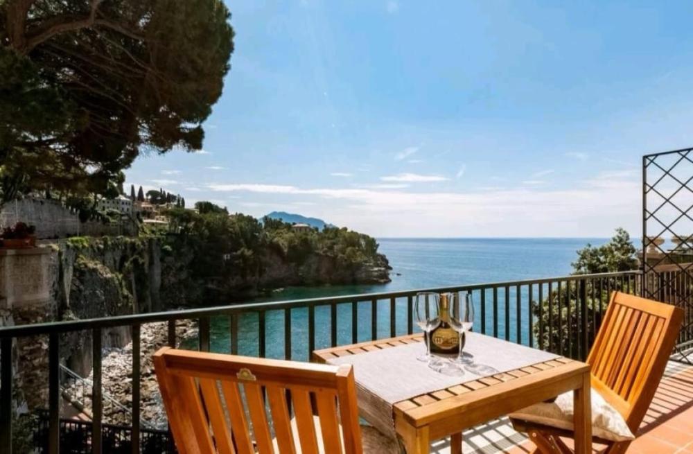 pieve ligure a picco sul mare con piscina villa Regina