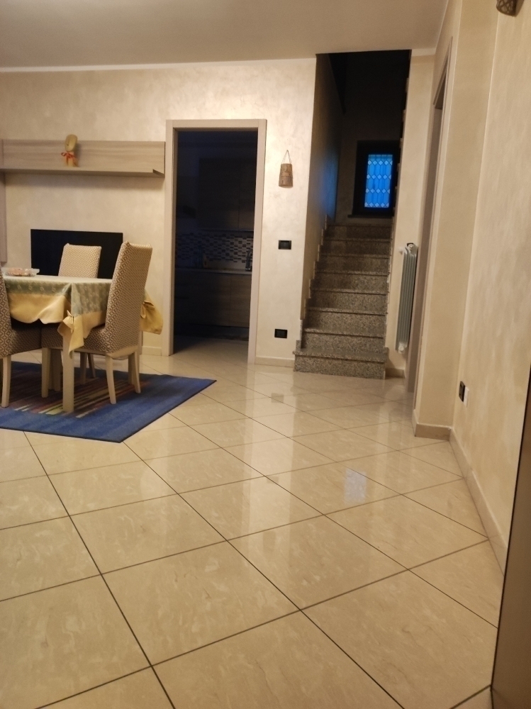 Foto di casa a due livelli a Leini