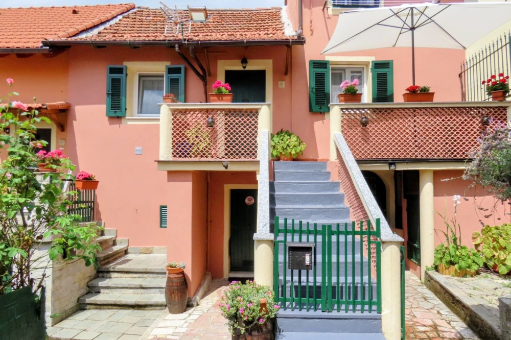 Foto di Ca' Rena,relax tra campagna e città.
WiFi, Aria condizionata,BBQ
Dove la natura ti abbraccia. a Montoggio