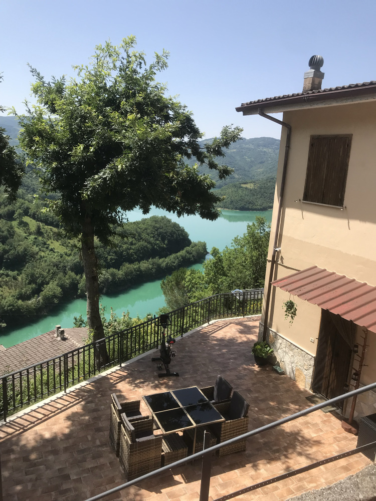 Foto di MaDehouse Lago del Turano a Valleverde Stipes