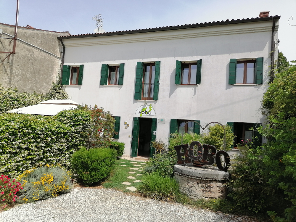 B&B HOBO