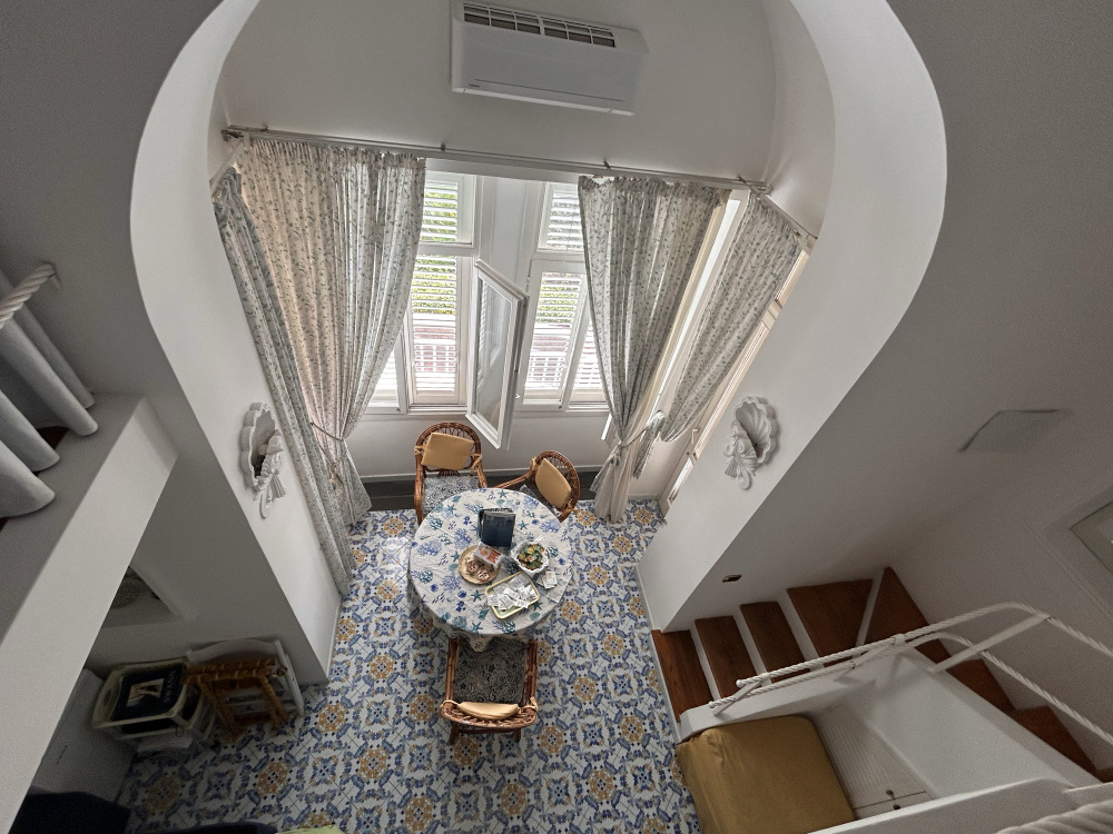 Foto di De Rossi delle onde apartment a Capri